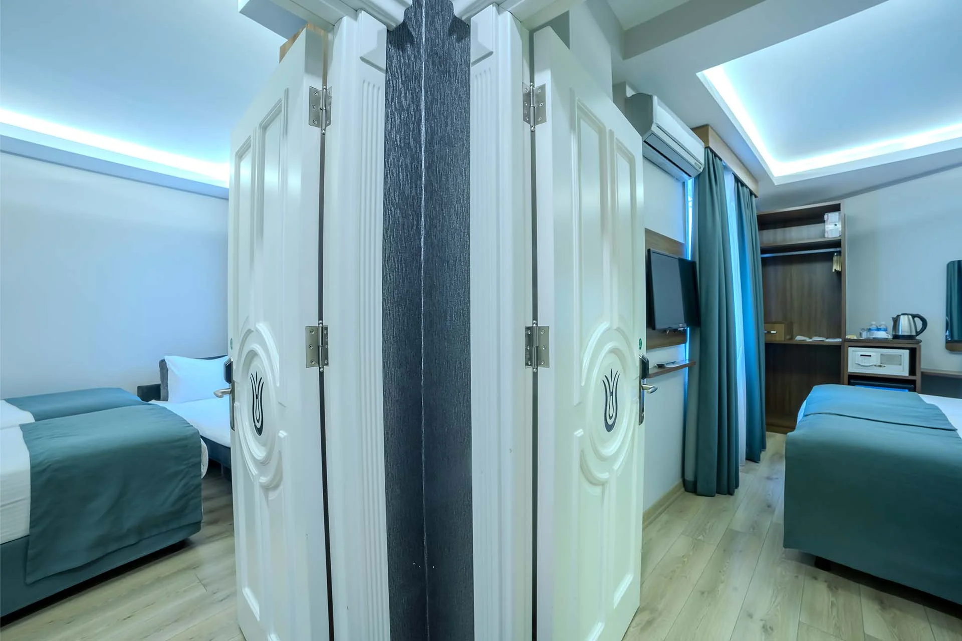 Family Connecting Room 5 Pax