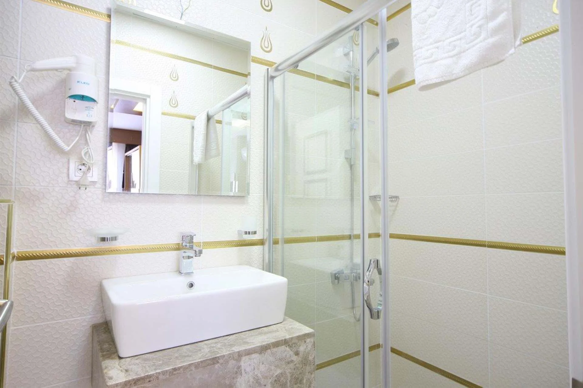 Family Connecting Room 4 Pax