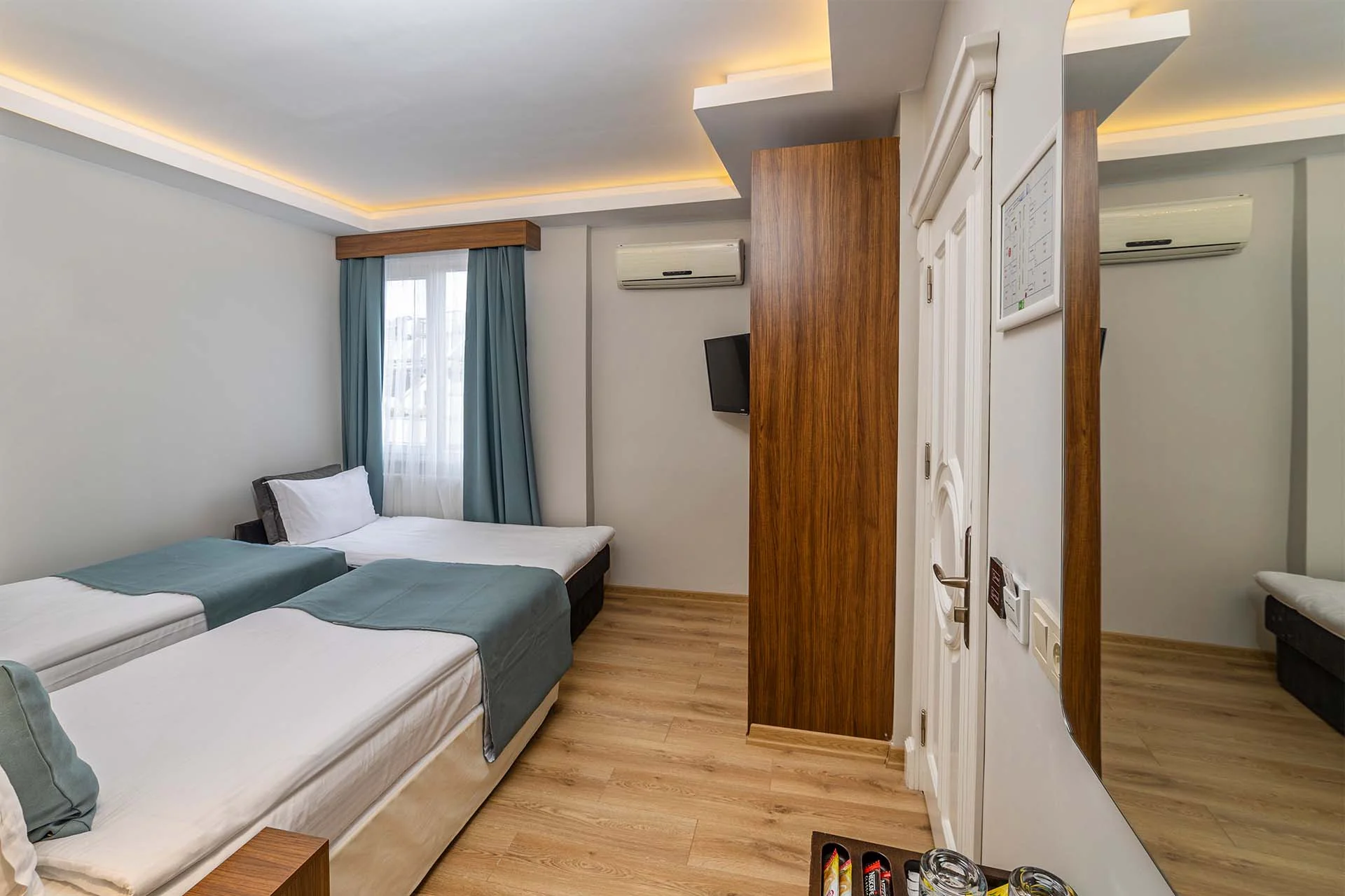 Family Connecting Room 5 Pax