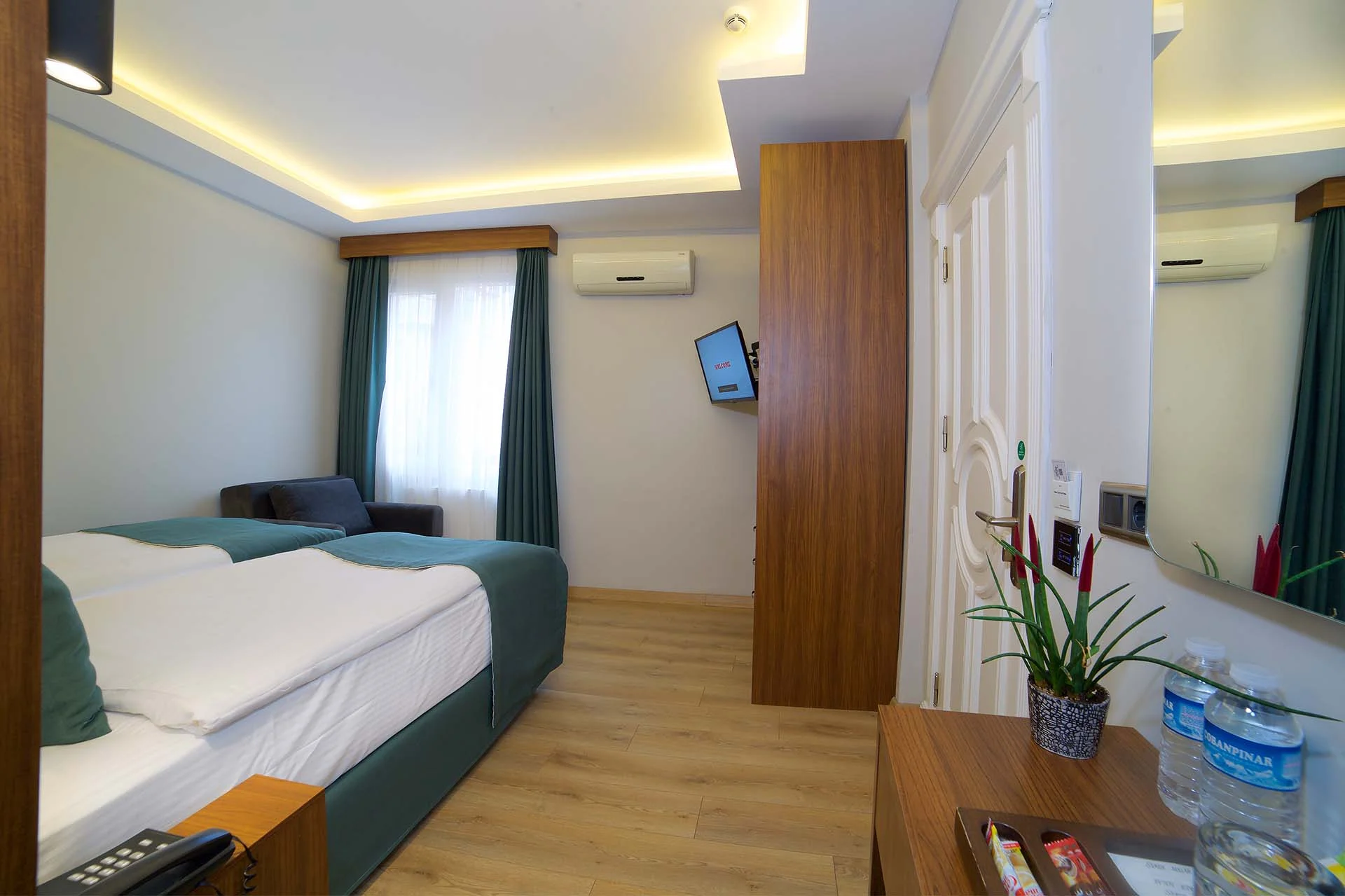 Family Connecting Room 5 Pax