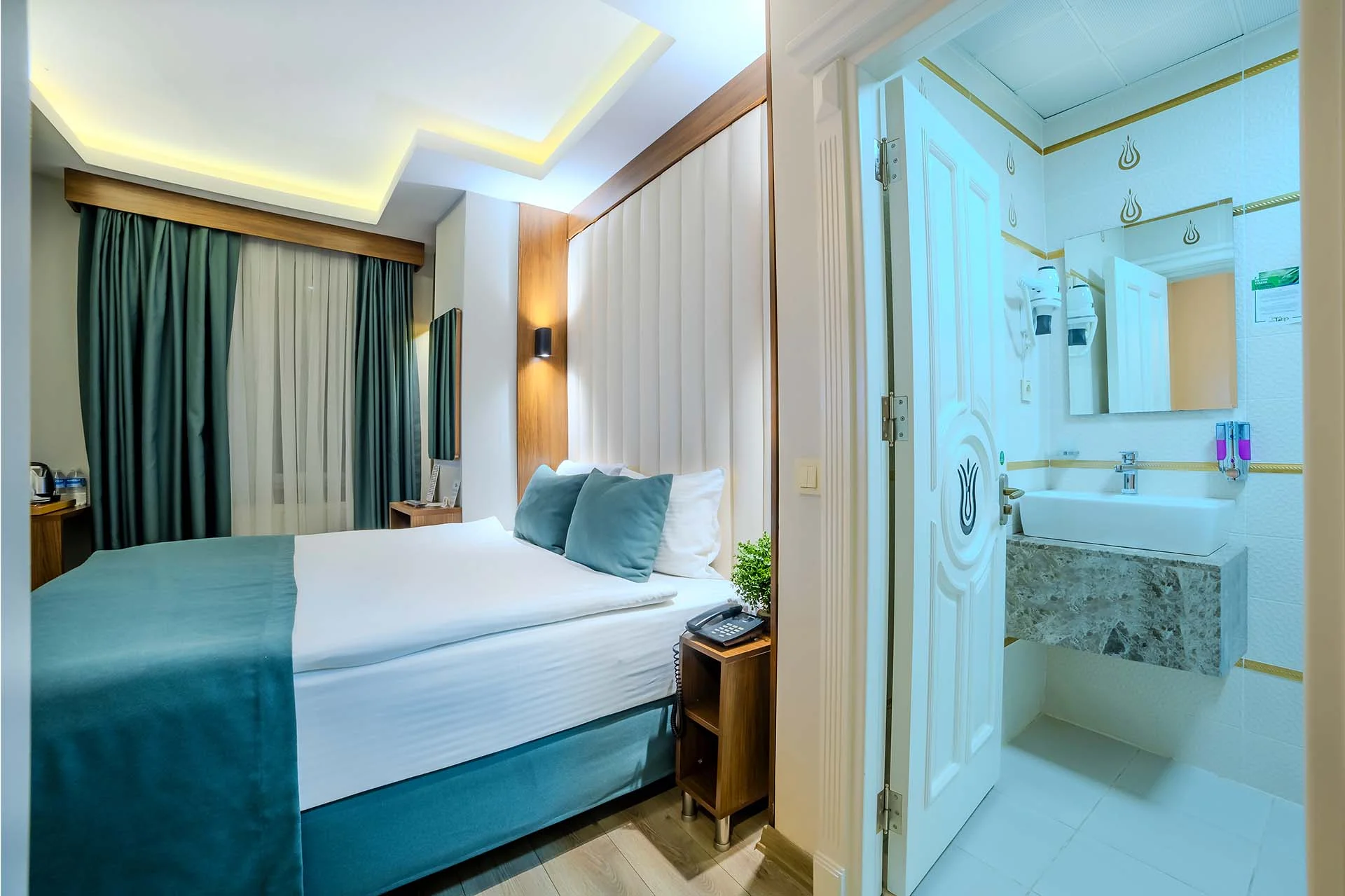 Family Connecting Room 4 Pax