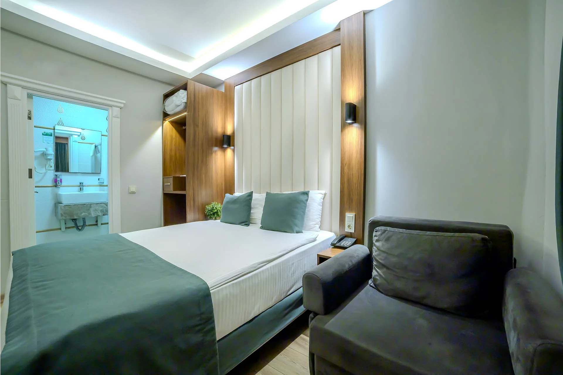 Family Connecting Room 4 Pax