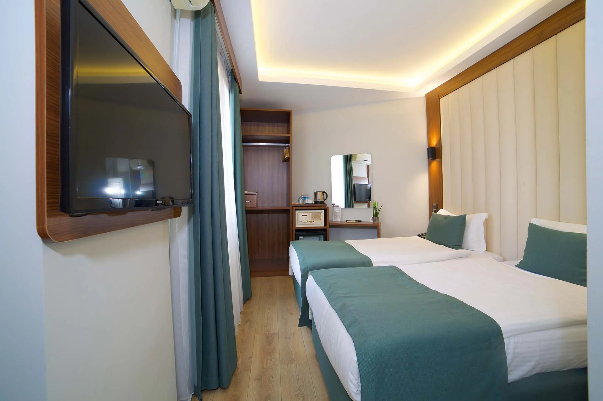 Family Connecting Room 5 Pax